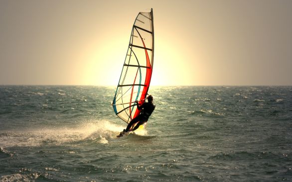 11.07.15-mjs_ft_surfing-4_1108449_586_366_80_s_c1